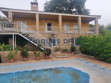 Detached house with garden for sale in Sils