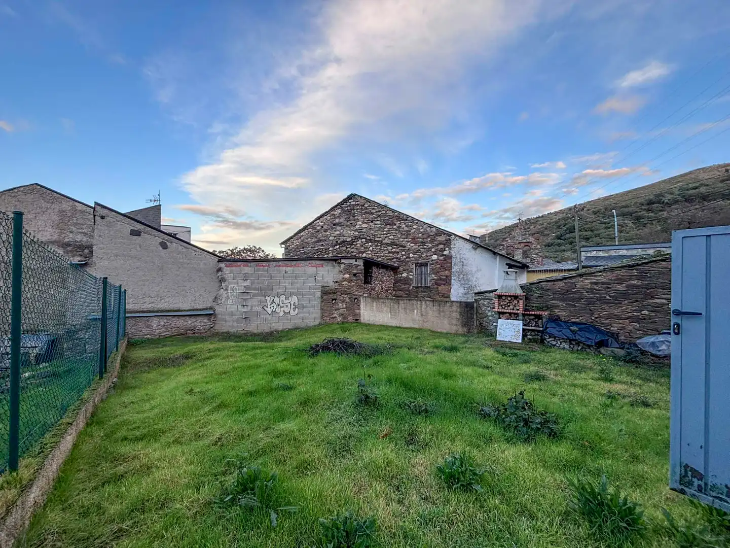 Casa o xalet en venda en Carballeda de Valdeorras amb Calefacció, Jardí privat i Moblat