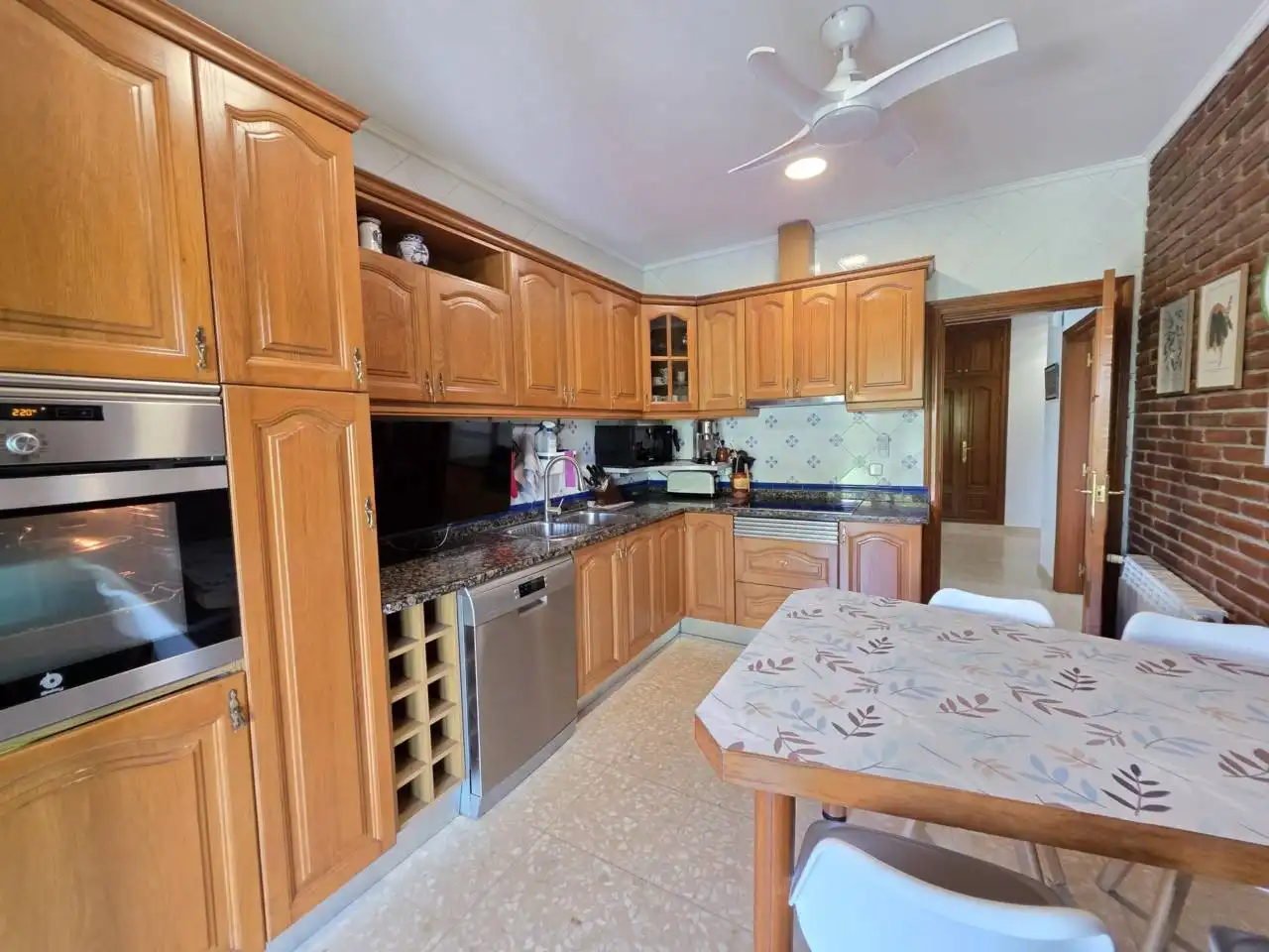 Cocina de Casa o chalet en venta en Montcada i Reixac con Aire acondicionado, Calefacción y Jardín privado