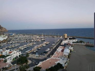 Flat with balcony to rent in Paseo Marítimo