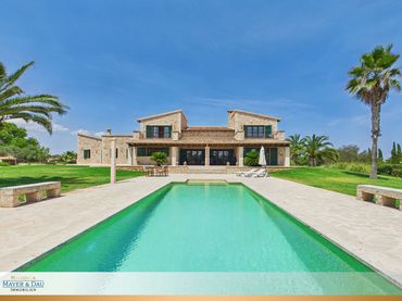 Casa rústica con balcón en venta en Cala Llombards