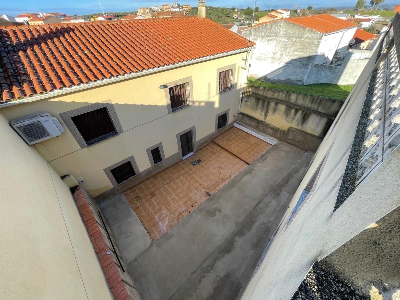 Vista exterior de Casa o xalet en venda en Santa Marta de Magasca amb Terrassa