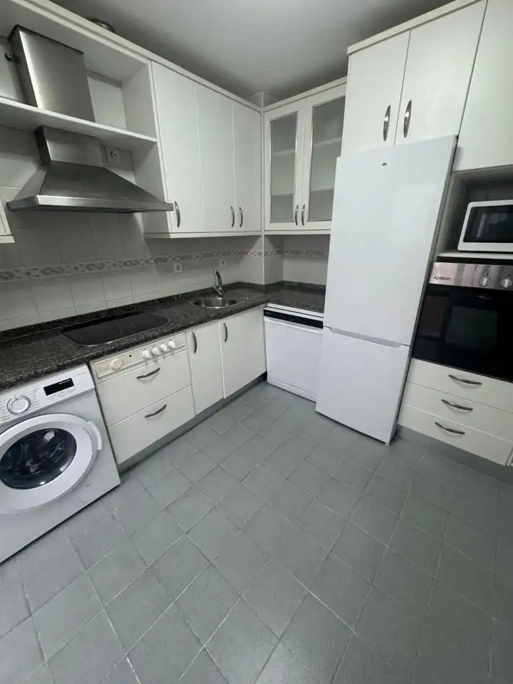 Ground floor with pool to rent in Casco Antiguo, imagen 8