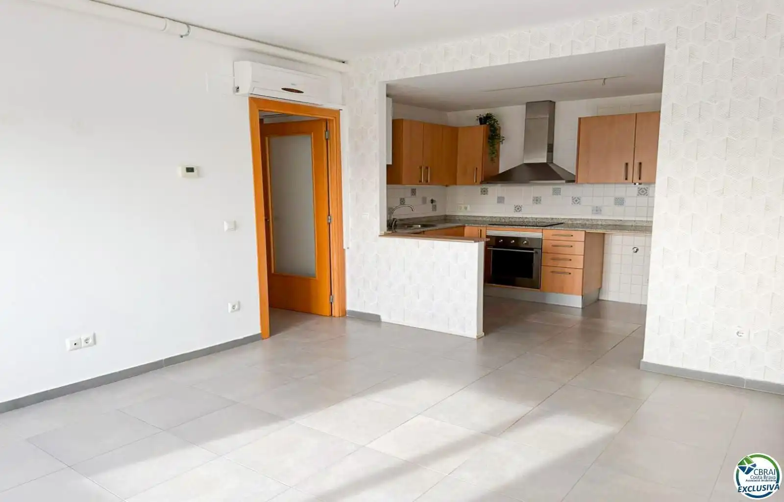 Cuina de Dúplex en venda en Figueres amb Aire condicionat i Piscina comunitària