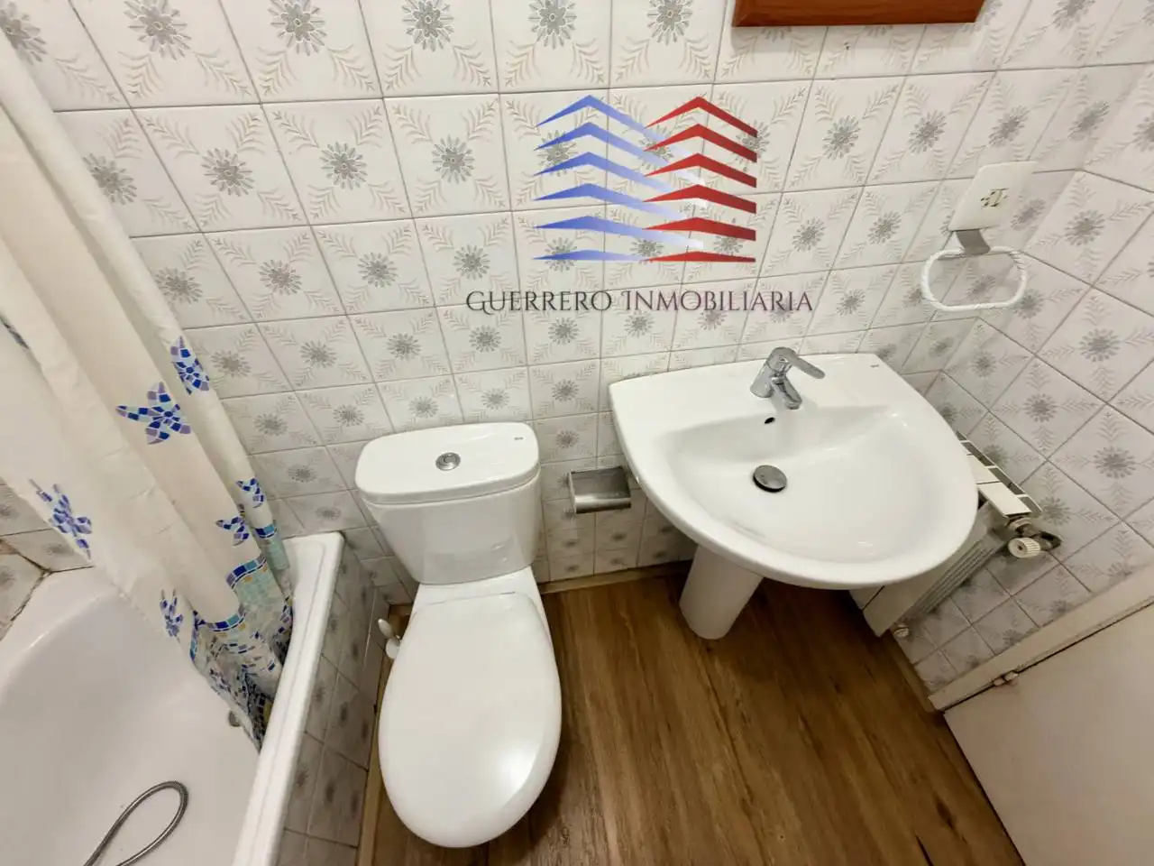 Badezimmer von Wohnung zur Miete in Ourense Capital  mit Heizung, Möbliert und Balkon
