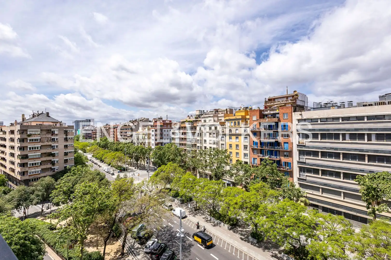 Vista exterior de Pis en venda en Barcelona amb Aire condicionat, Calefacció i Terrassa