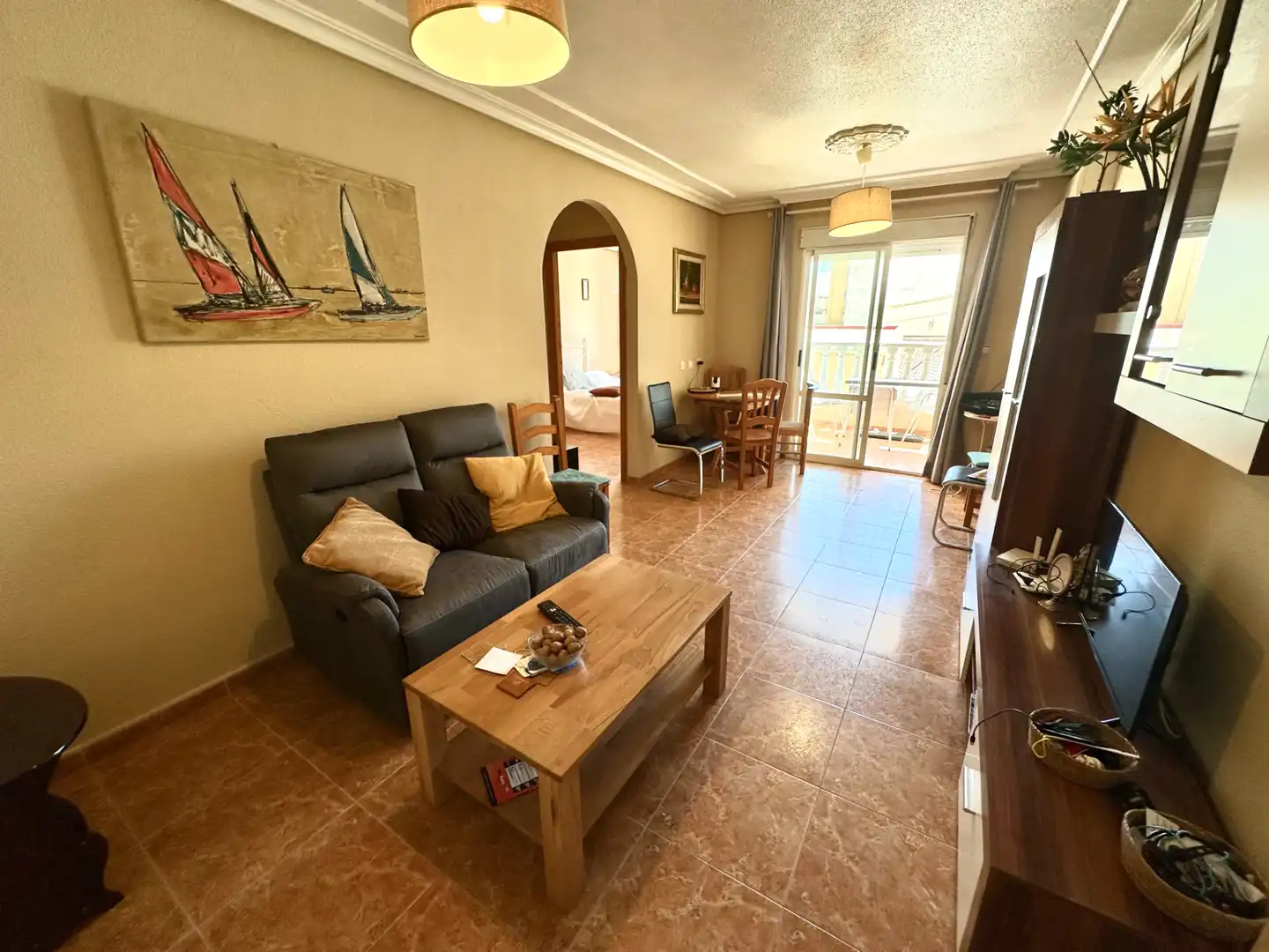 Sala de estar de Apartamento en venta en Torrevieja con Aire acondicionado, Terraza y Amueblado