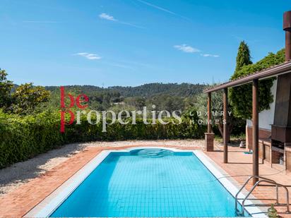 Vista exterior de Casa o xalet en venda en Sant Cugat del Vallès amb Aire condicionat, Calefacció i Jardí privat