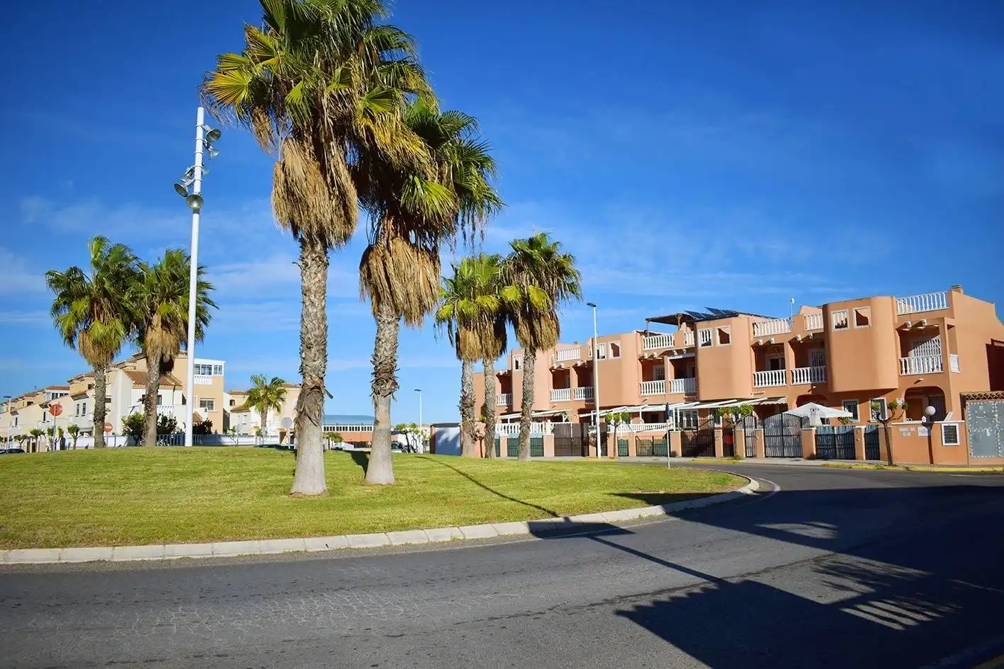 Casa aparellada amb terrassa en venda a Zona Carrefour - Urbanizaciones, imagen 46
