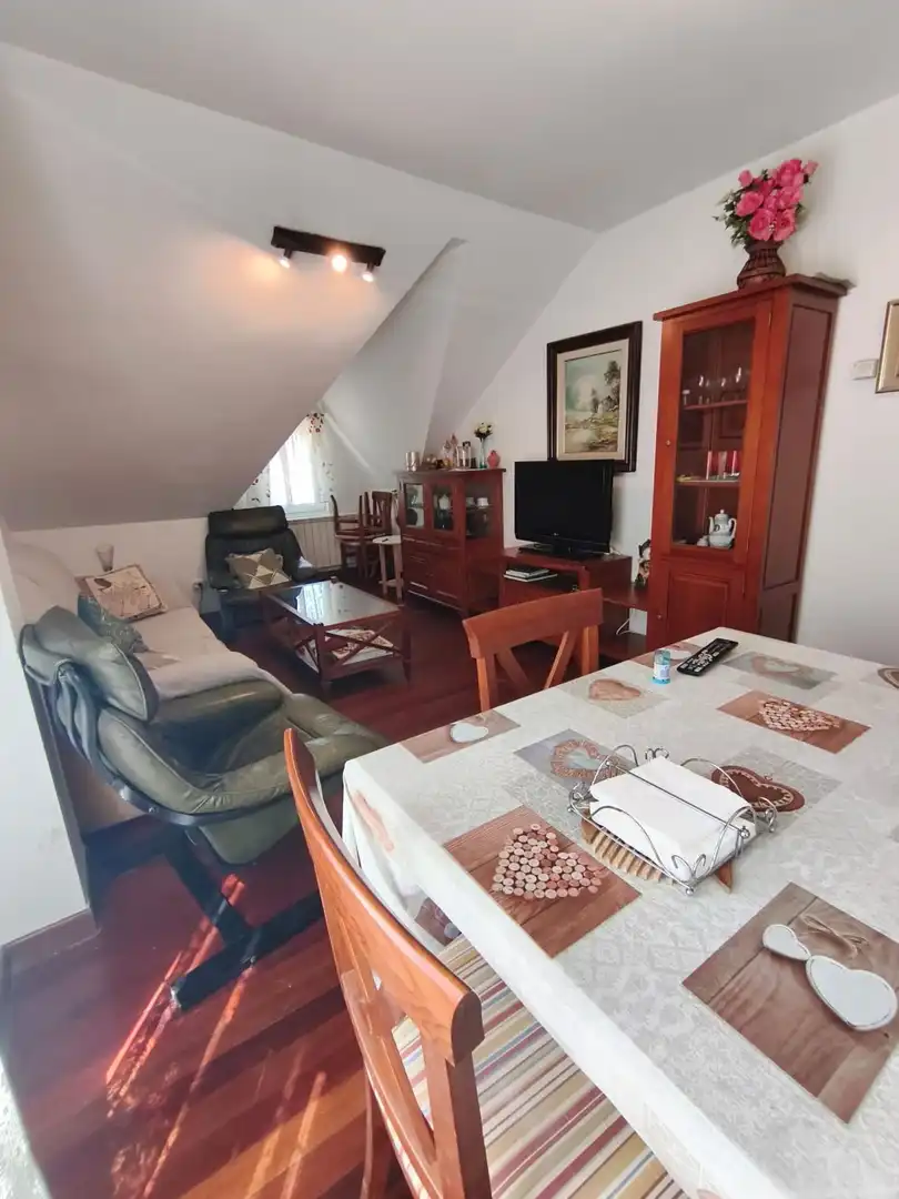 Sala de estar de Dúplex en venta en Bárcena de Cicero con Calefacción, Terraza y Trastero