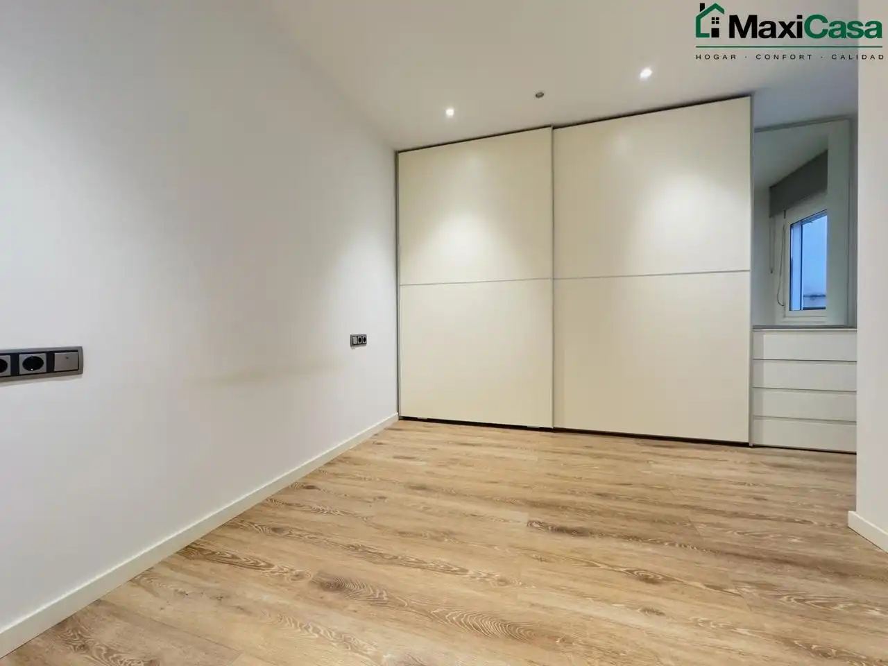 Appartamento con balcone in vendita a calle de la Duquessa d'Orleans, imagen 10