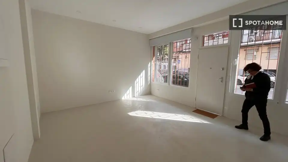 Living room of Flat for rent in Madrid  with Air Conditioner, Heating and Furnished