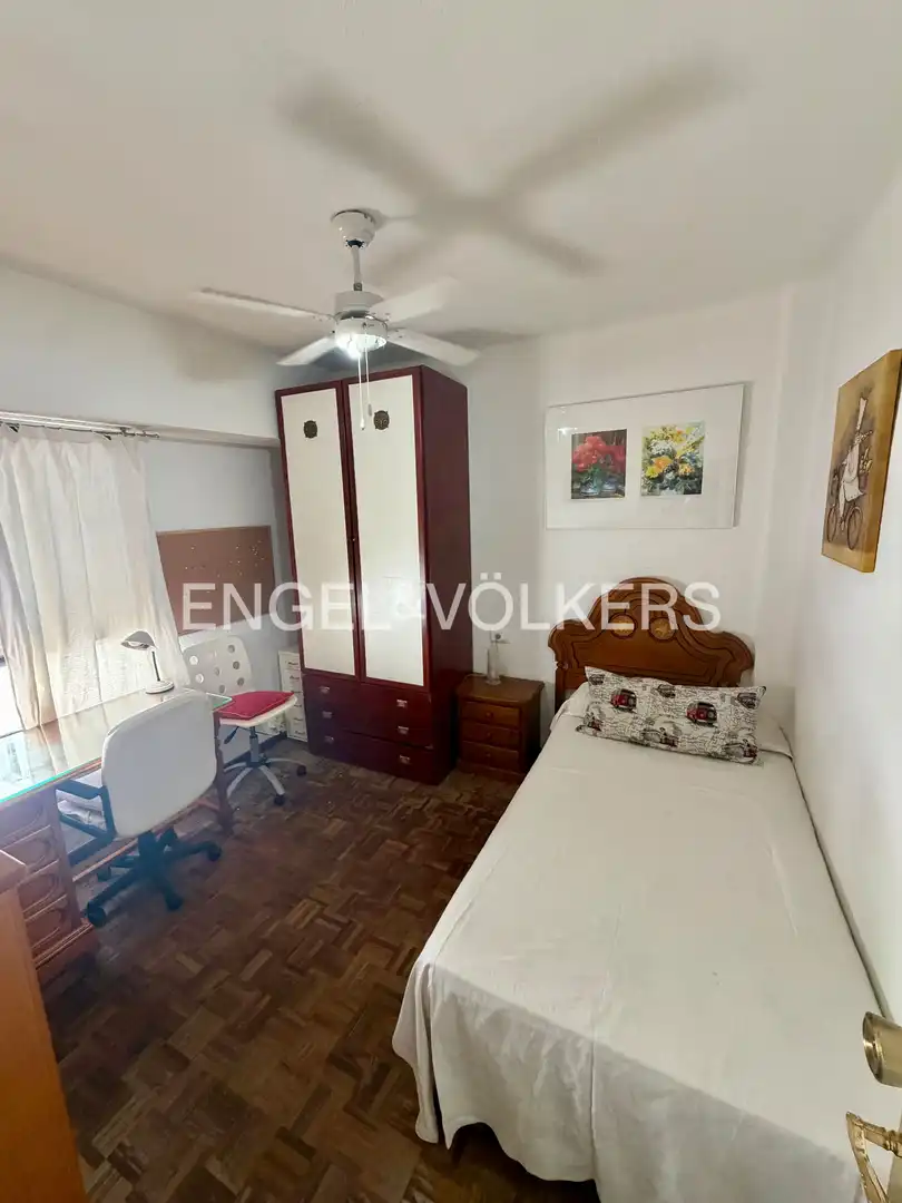 Habitación de Piso de alquiler en Valencia con Calefacción, Parquet y Amueblado