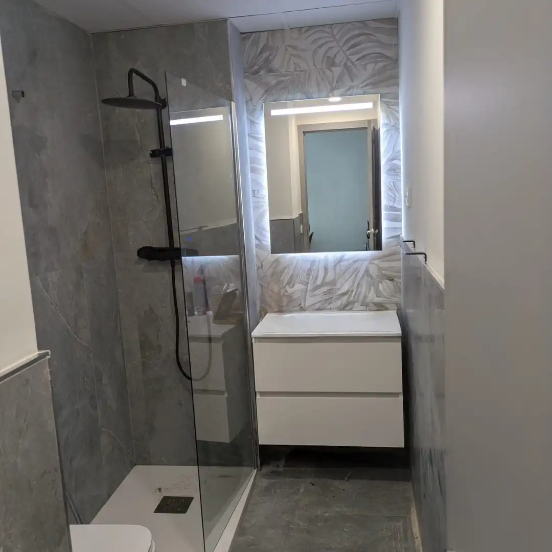 Badezimmer von Wohnung zum Verkauf in Madrid mit Klimaanlage