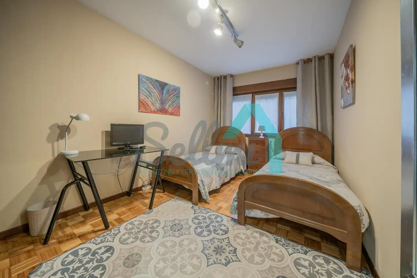 Habitación de Planta baja de alquiler en Oviedo  con Calefacción, Parquet y Amueblado