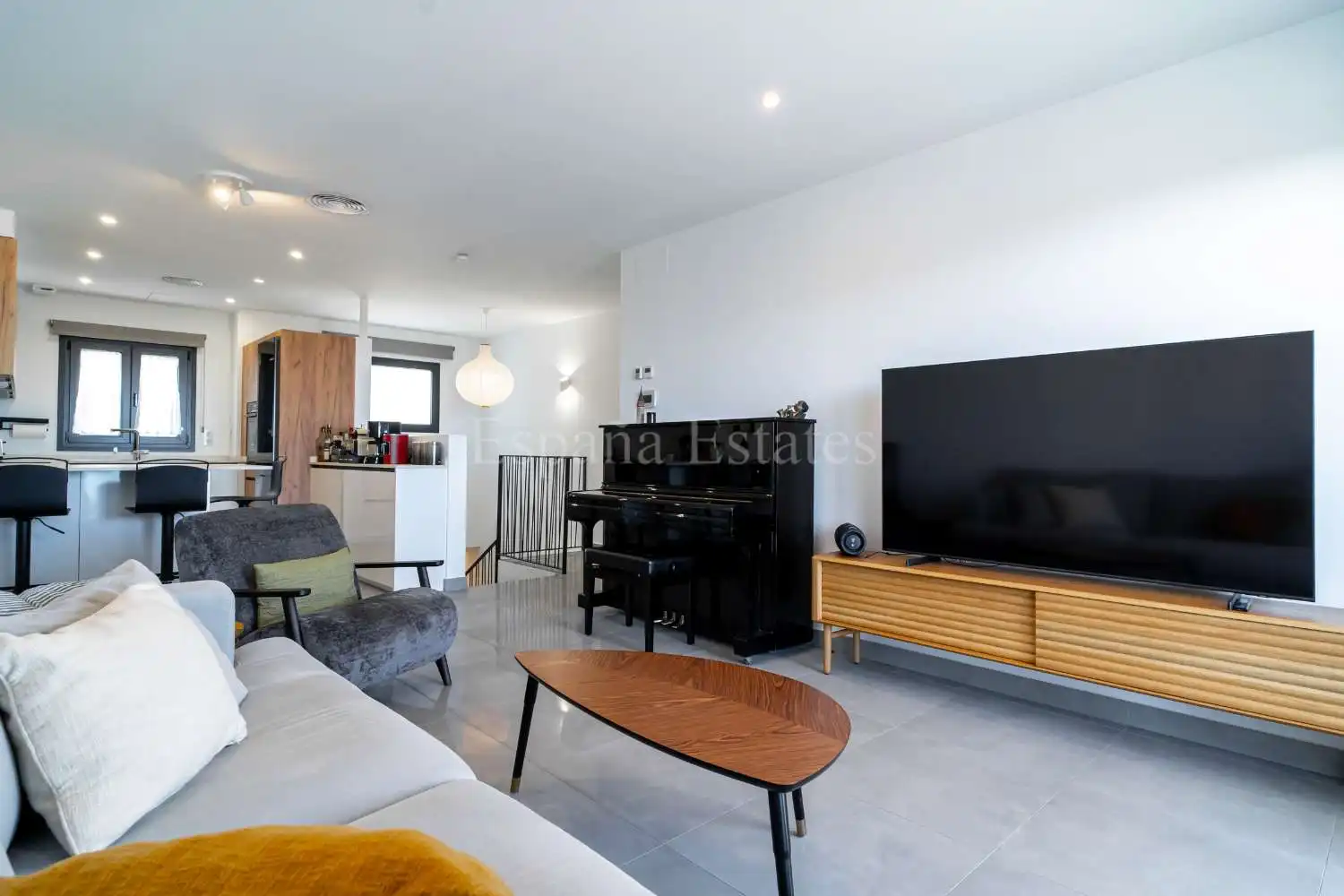 Sala de estar de Casa adosada en venta en Nerja con Aire acondicionado, Calefacción y Terraza
