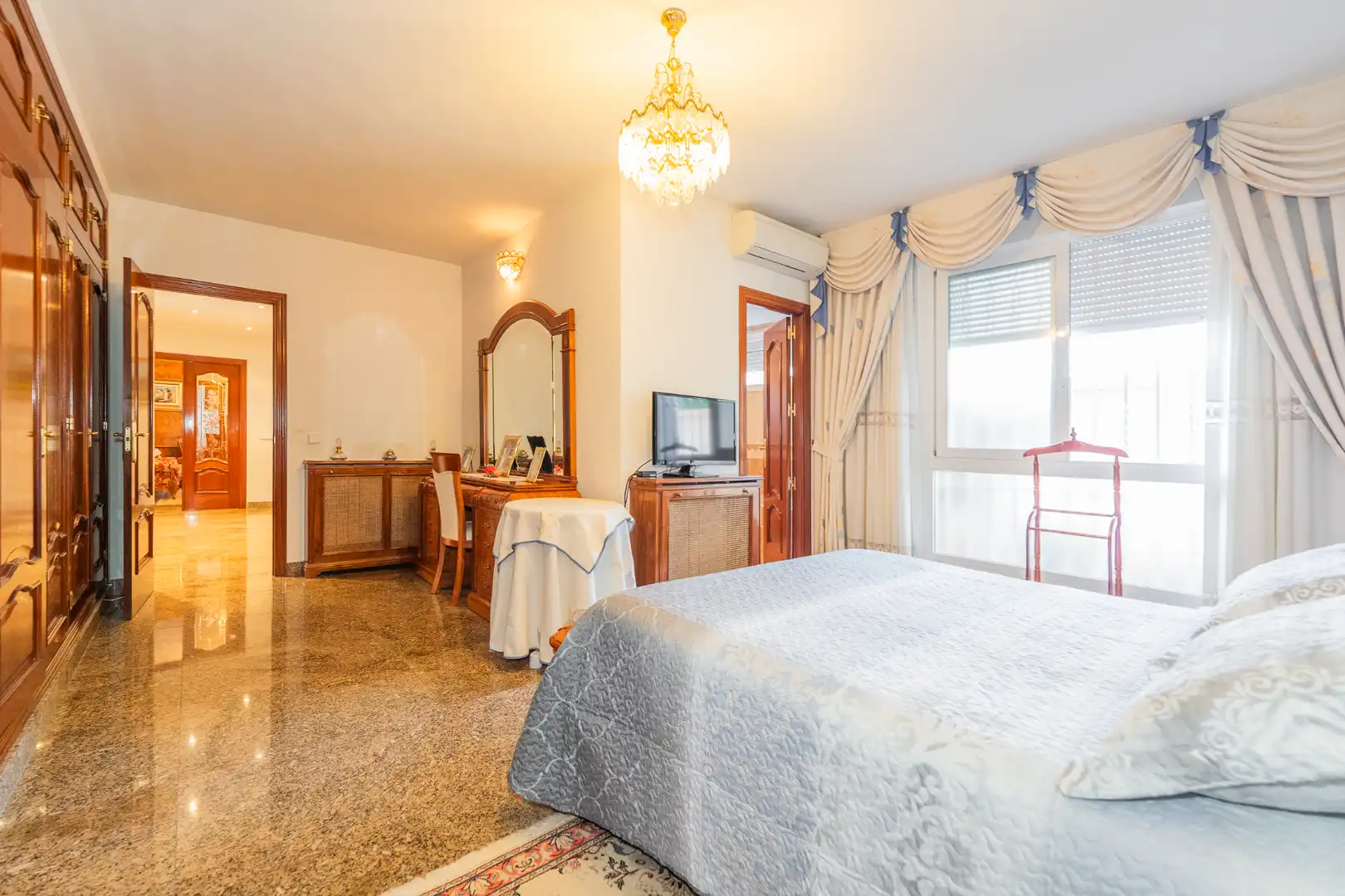 Bedroom of Houses for sale in San Sebastián de los Reyes  with Air Conditioner, Heating and Private garden