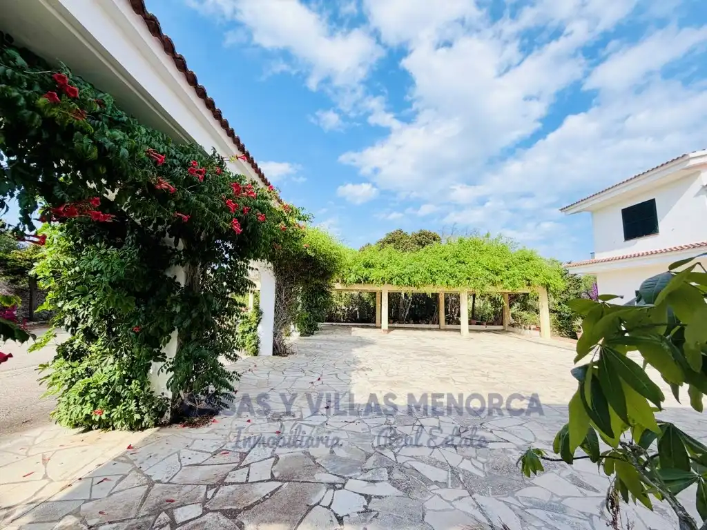 Vista exterior de Finca rústica en venda en Sant Lluís