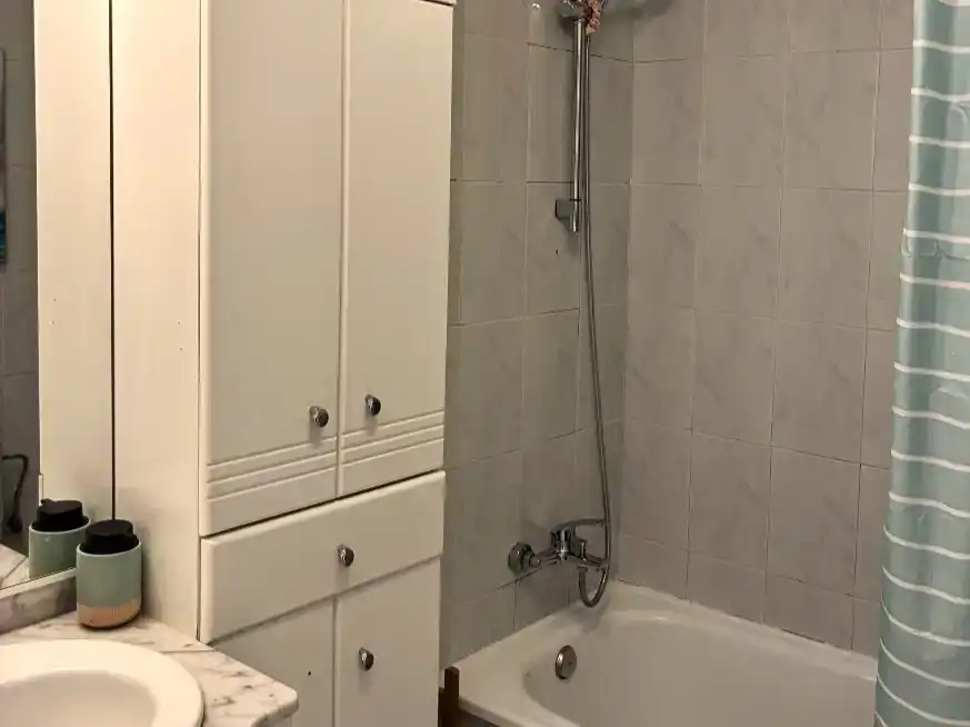 Bany de Pis en venda en Olot amb Aire condicionat, Piscina i Balcó
