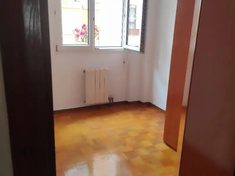 Dormitori de Pis en venda en Gijón  amb Calefacció i Terrassa