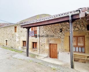 Vista exterior de Casa o xalet en venda en Polaciones amb Terrassa i Balcó