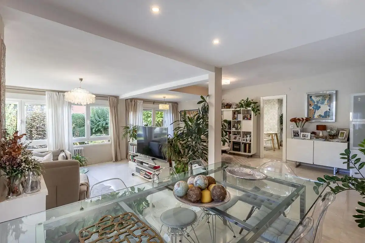 Living room of Flat for sale in Granada  with Air Conditioner, Heating and Storage room