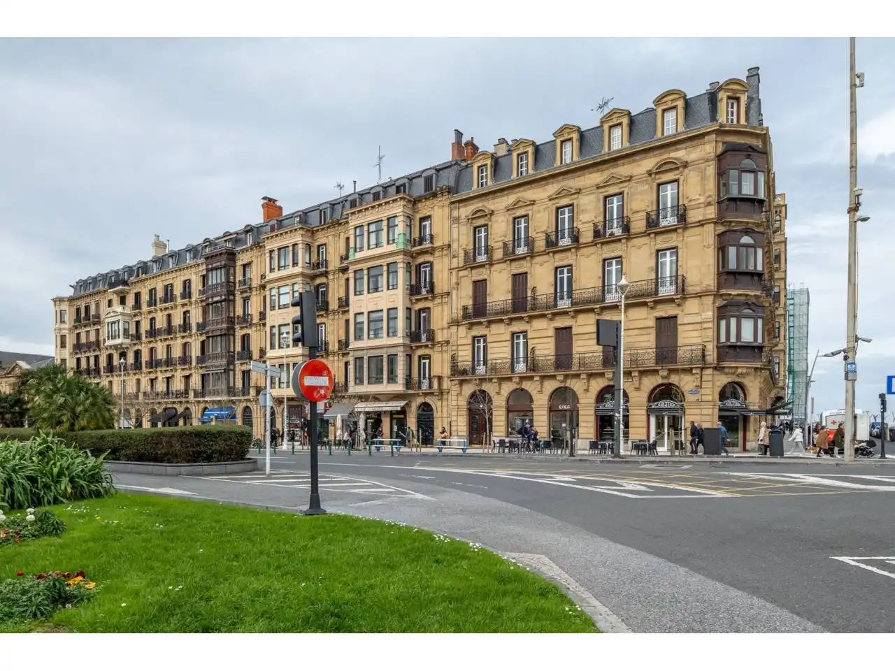 Vista exterior de Pis en venda en Donostia - San Sebastián  amb Calefacció i Balcó