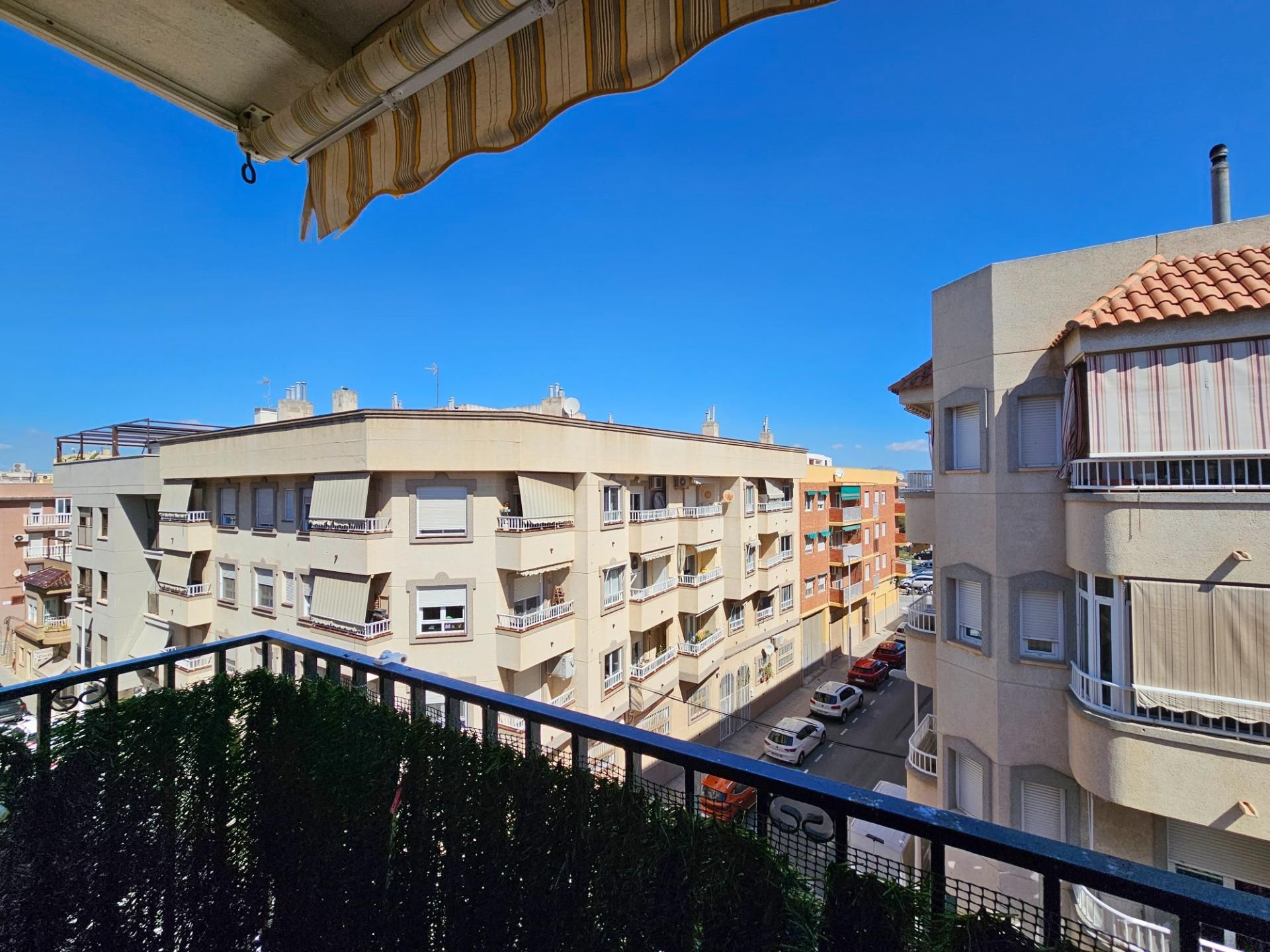 Vista exterior de Pis en venda en Elche / Elx amb Calefacció, Terrassa i Traster