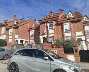 Vista exterior de Casa o xalet en venda en Fuenlabrada amb Piscina