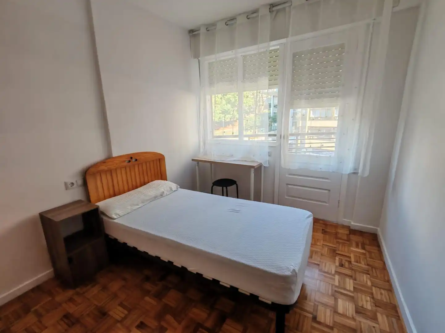 Bedroom of Flat for rent in Vigo   with Terrace, Furnished and Balcony