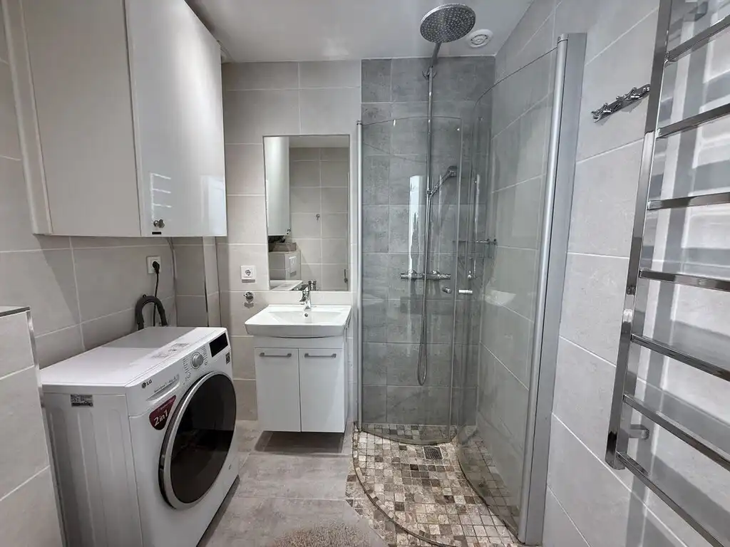 Bathroom of Apartments for sale in Marbella  with Air Conditioner, Terrace and Furnished