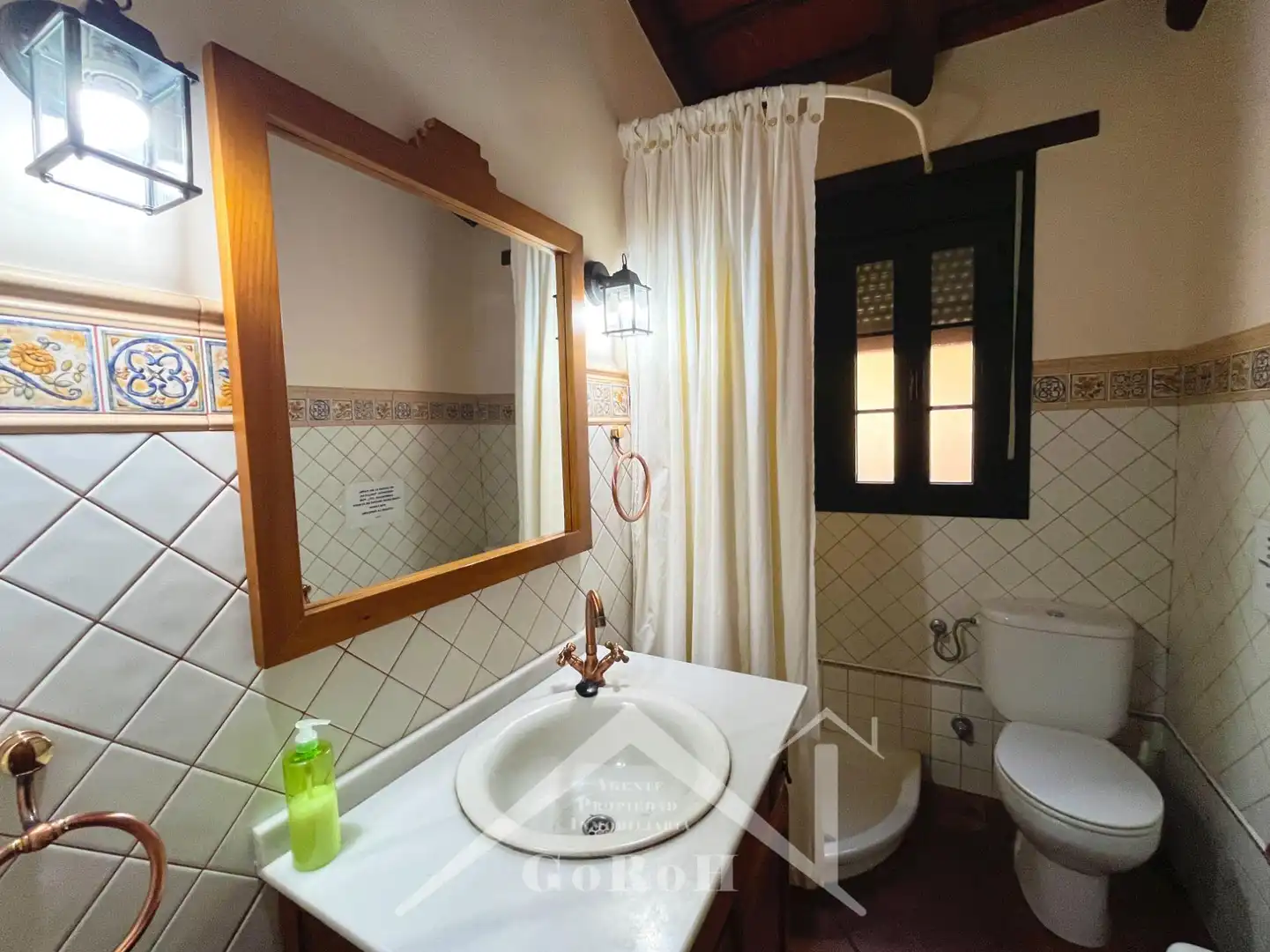 Bany de Casa o xalet en venda en Cazalla de la Sierra amb Jardí privat, Traster i Piscina