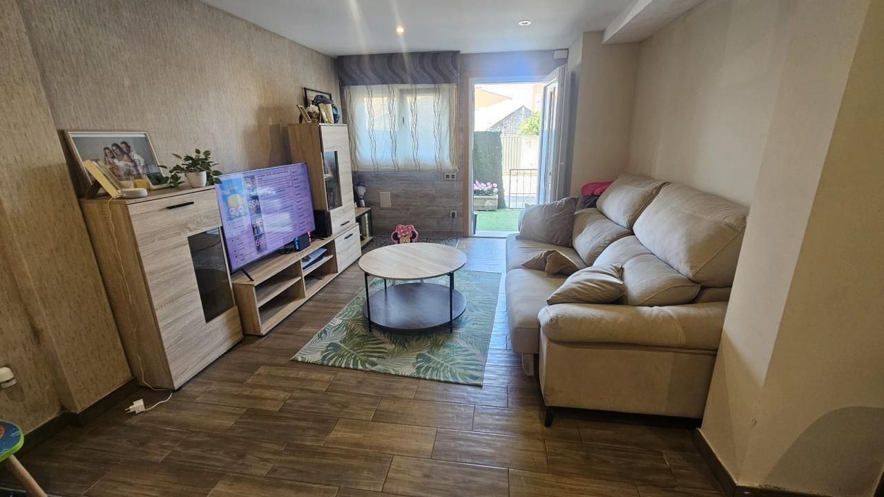 Sala d'estar de Pis en venda en Redondela amb Calefacció, Terrassa i Traster