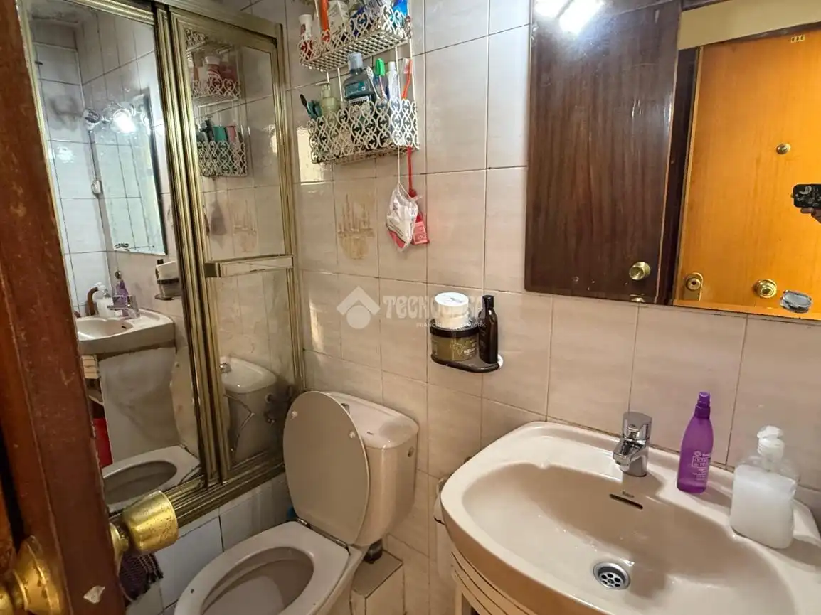 Bathroom of Flat for sale in Madrid