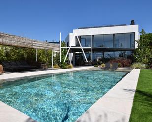 Piscina de Casa o xalet en venda en Mataró amb Aire condicionat, Calefacció i Terrassa