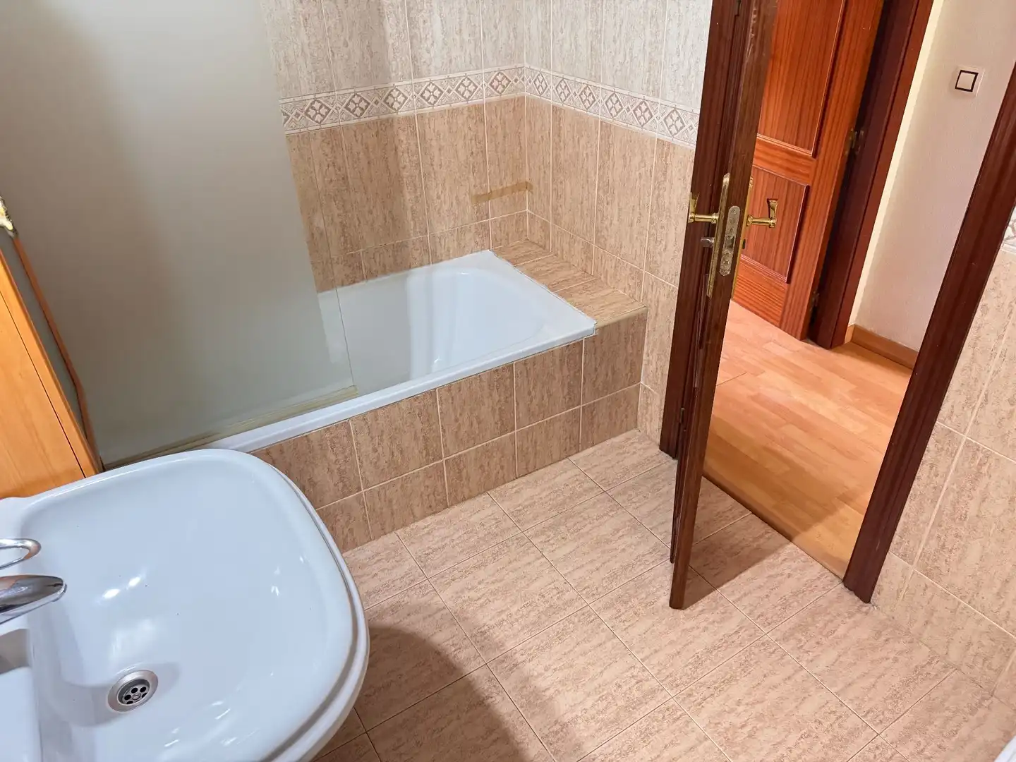 Bany de Apartament en venda en Roquetas de Mar amb Aire condicionat, Terrassa i Piscina comunitària