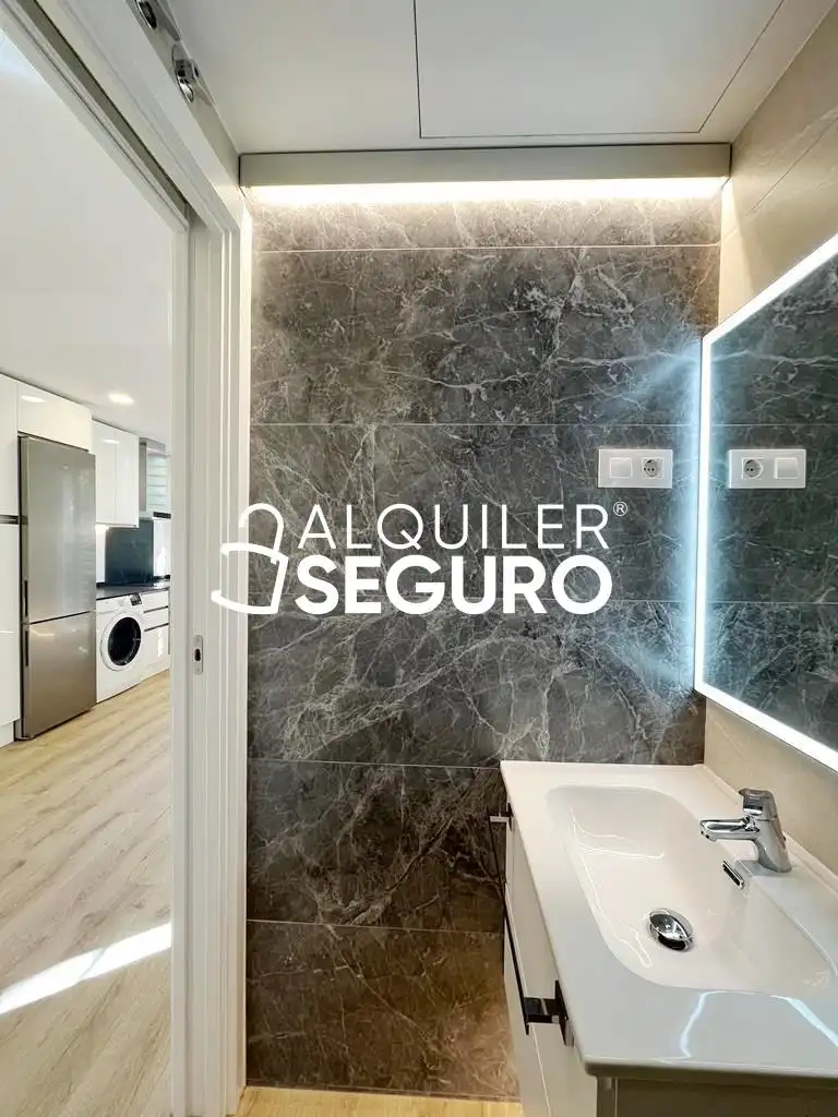 Bany de Estudi de lloguer en Madrid amb Aire condicionat i Piscina