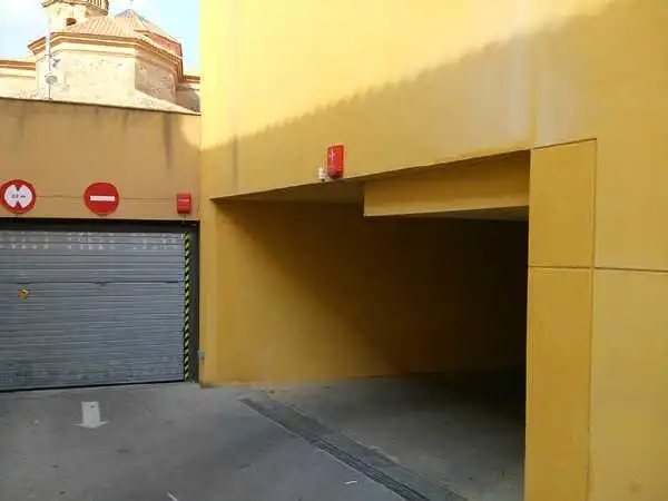 Parking for sale in C/ Sardana, imagen 3