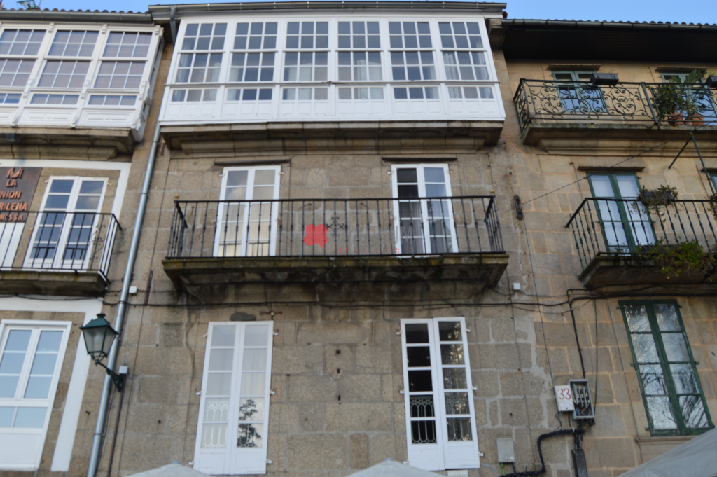 Vista exterior de Casa adosada en venta en Santiago de Compostela  con Balcón