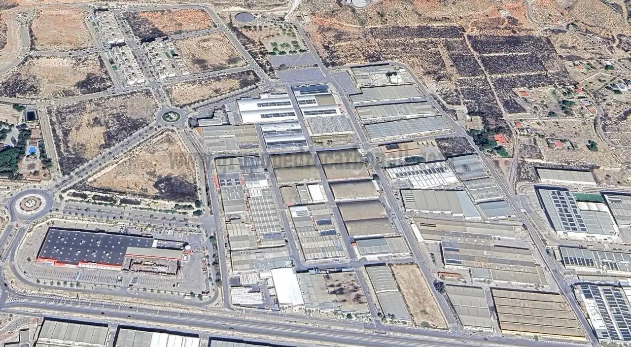 Nau industrial en venda a Crevillent