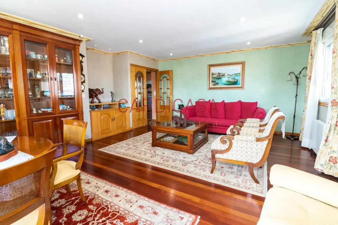 Sala de estar de Casa o chalet en venta en Vigo  con Calefacción, Jardín privado y Parquet