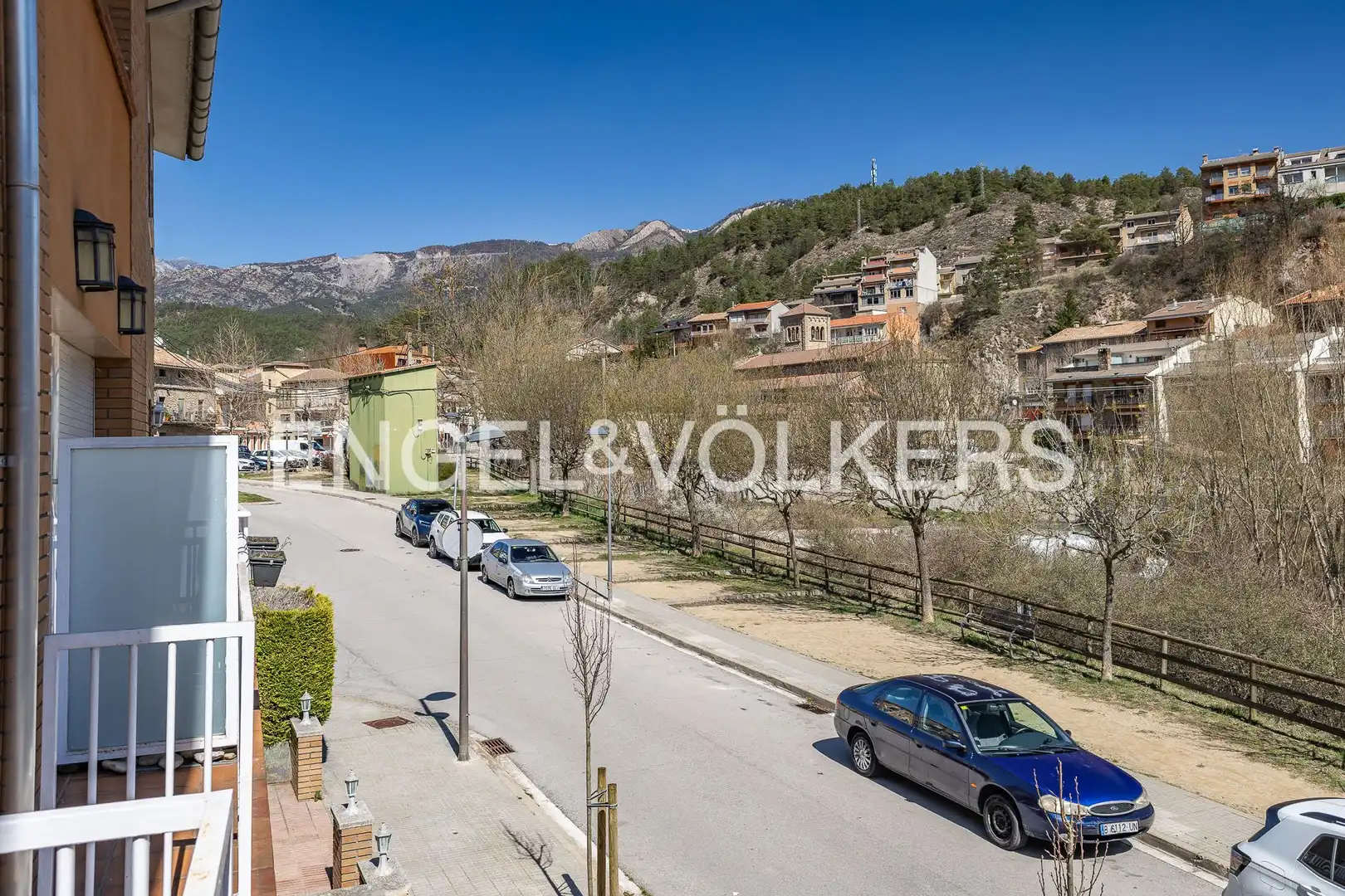 Vista exterior de Casa adosada en venda en Guardiola de Berguedà amb Calefacció, Jardí privat i Balcó