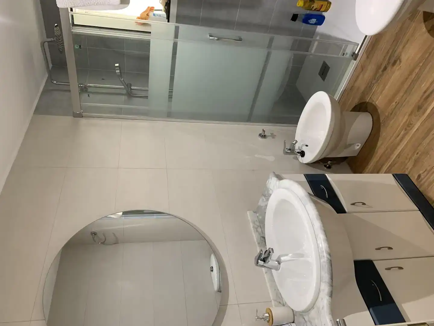 Badezimmer von Wohnung zur Miete in Fuengirola mit Klimaanlage und Schwimmbad