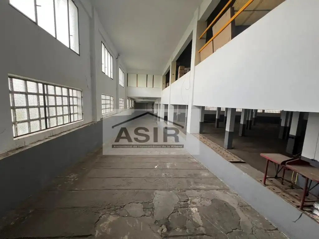 Vista exterior de Nave industrial en venta en Corbera