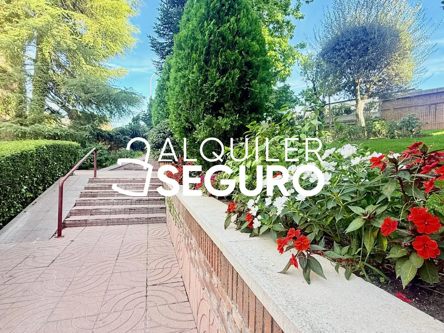 Vista exterior de Piso de alquiler en Madrid con Aire acondicionado, Calefacción y Piscina