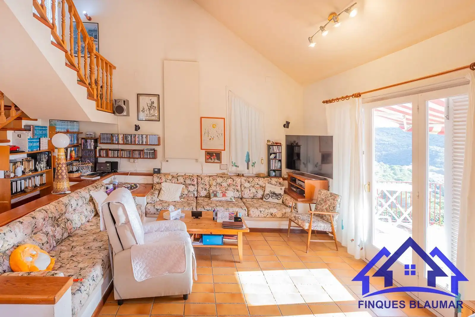 Sala d'estar de Casa o xalet en venda en Sant Iscle de Vallalta amb Calefacció, Jardí privat i Terrassa