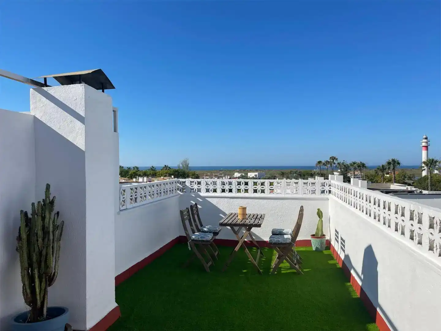 Terrasse von Maisonette zur Miete in El Rompido mit Schwimmbad und Balkon