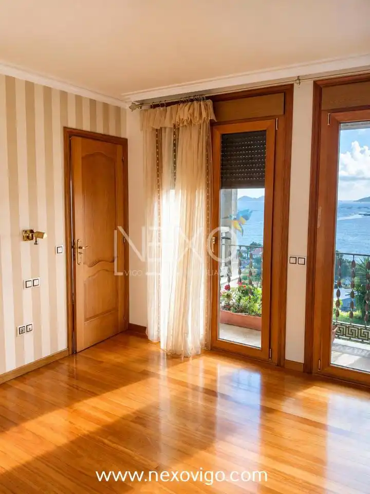 Habitación de Casa o chalet en venta en Cangas  con Calefacción, Jardín privado y Parquet