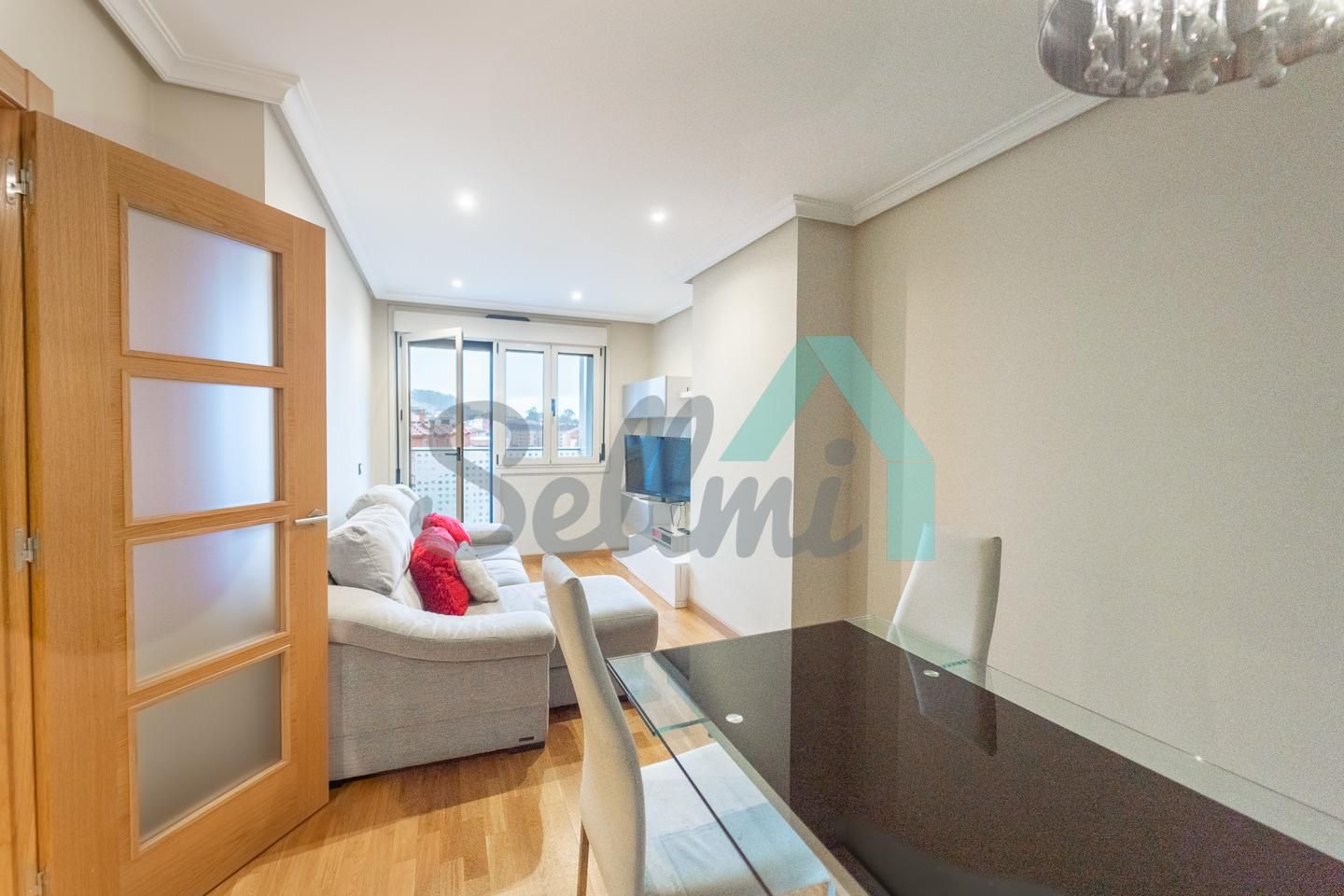 Vista exterior de Pis en venda en Oviedo  amb Calefacció, Parquet i Terrassa