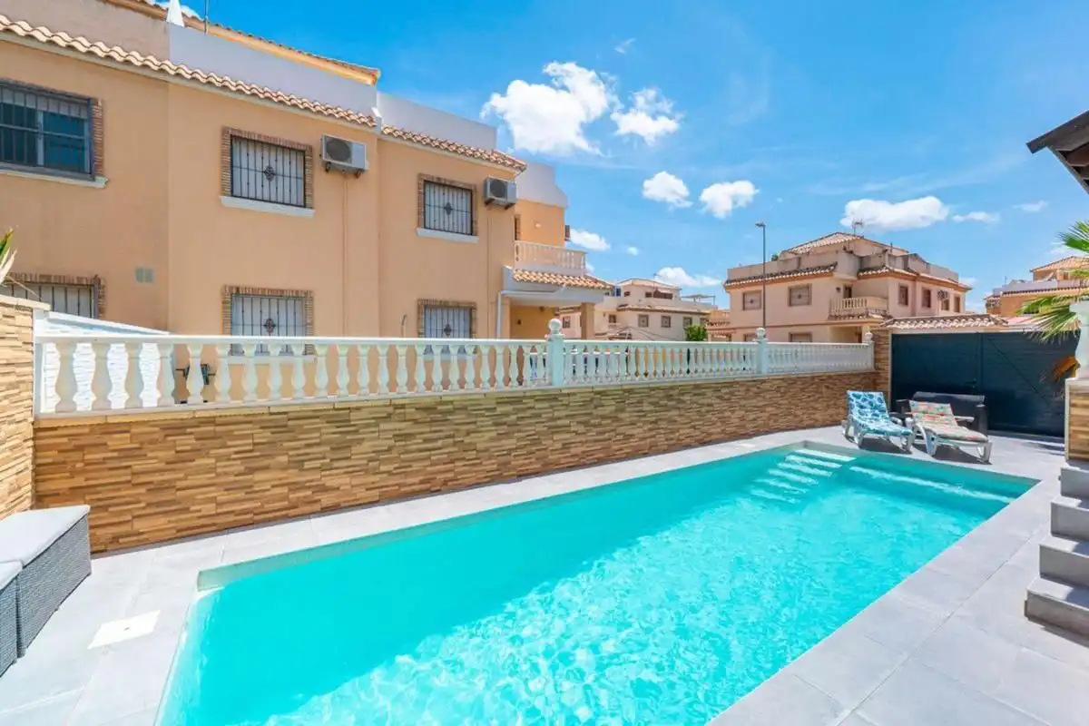 Casa con piscina en venta en Ciudad Quesada, imagen 2